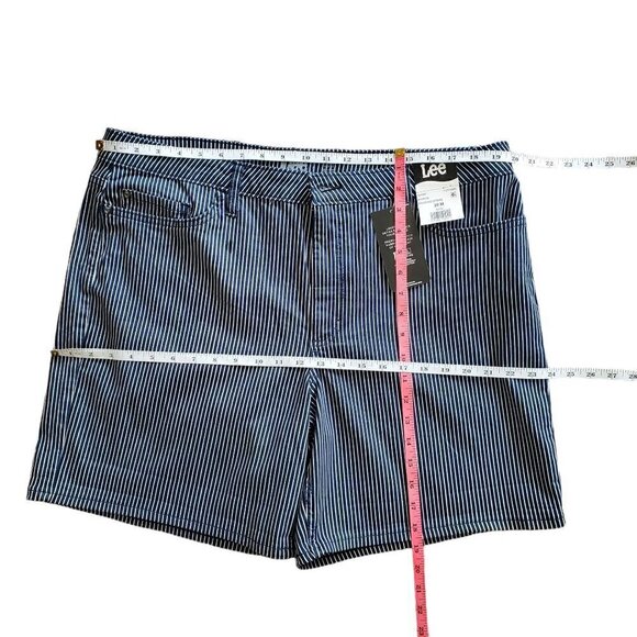 LEE DARK BLUE MIDRISE SHORTS SIZE 20 - Picture 7 of 8